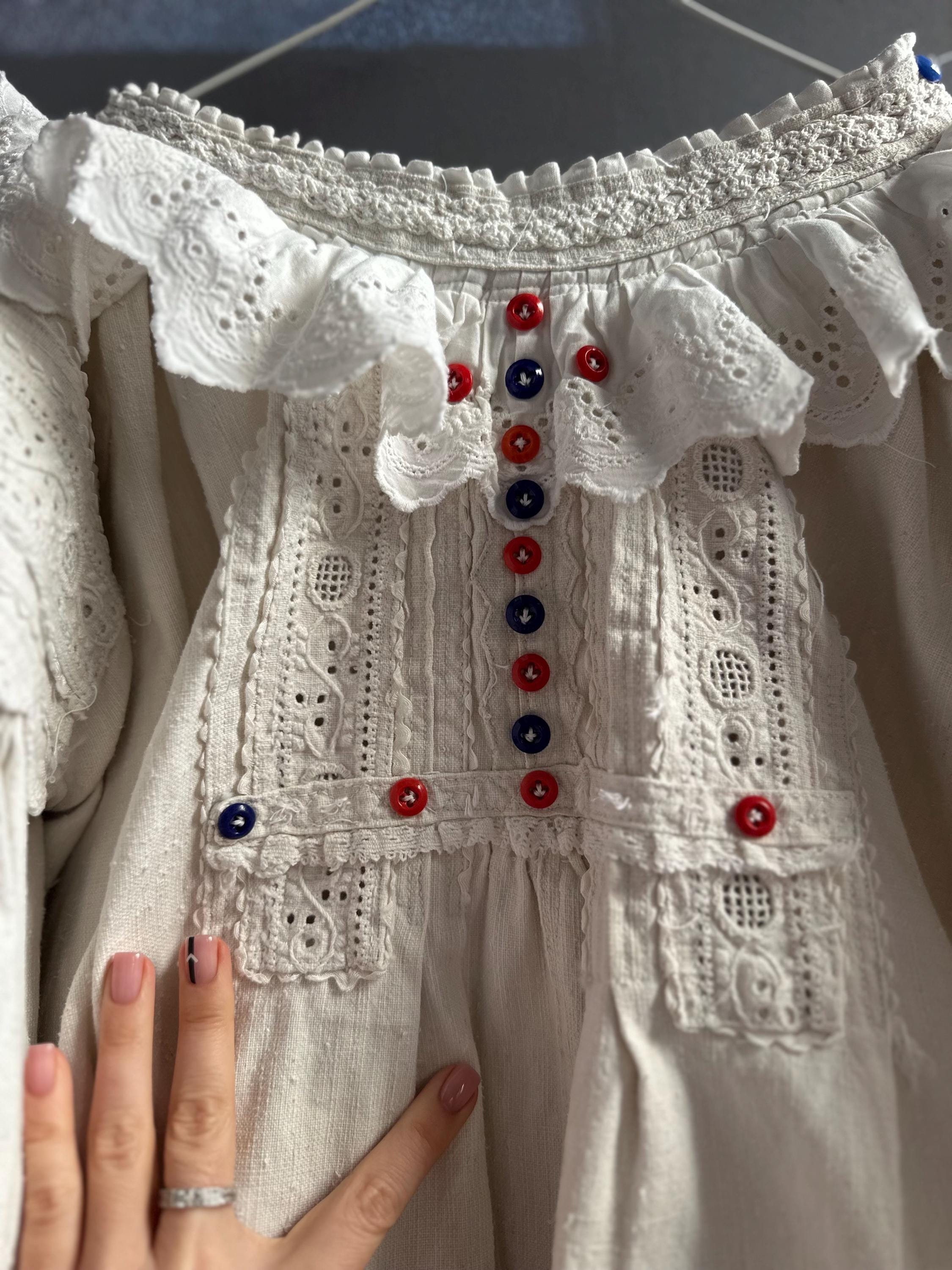 1920年代ルーマニア民族調ブラウス • アンティーク手刺繍リネンシャツ