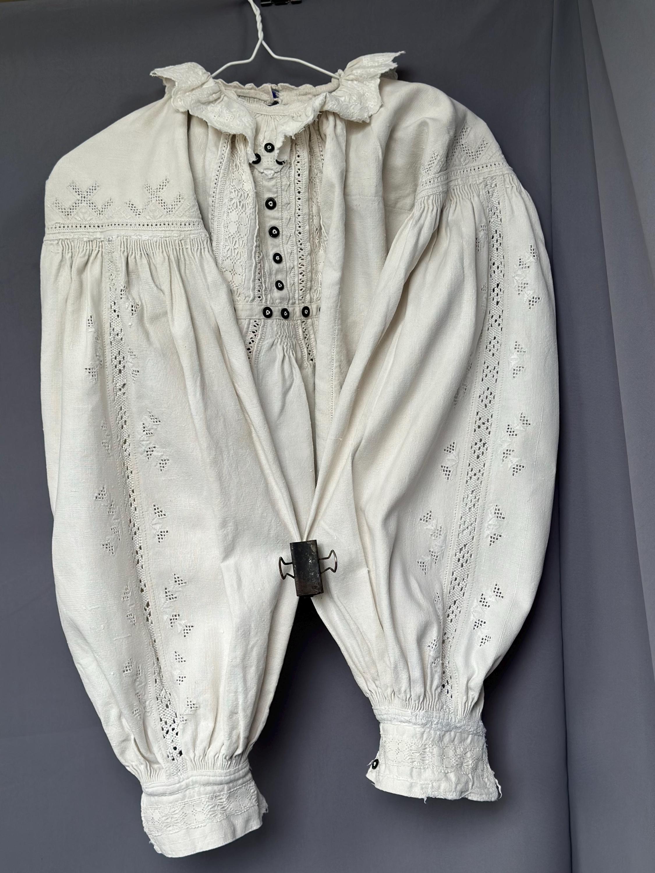 トップス 1940s Blue Embroidered Romanian Blouse S 1940s Blue Embroidered Romanian Blouse S