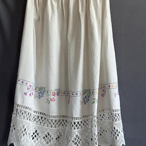 Embroidered skirt Lace skirt Antique handmade skirt Vintage embroidered skirt Romanian skirt Ukrainian embroidered skirt Vyshyvanka skirt