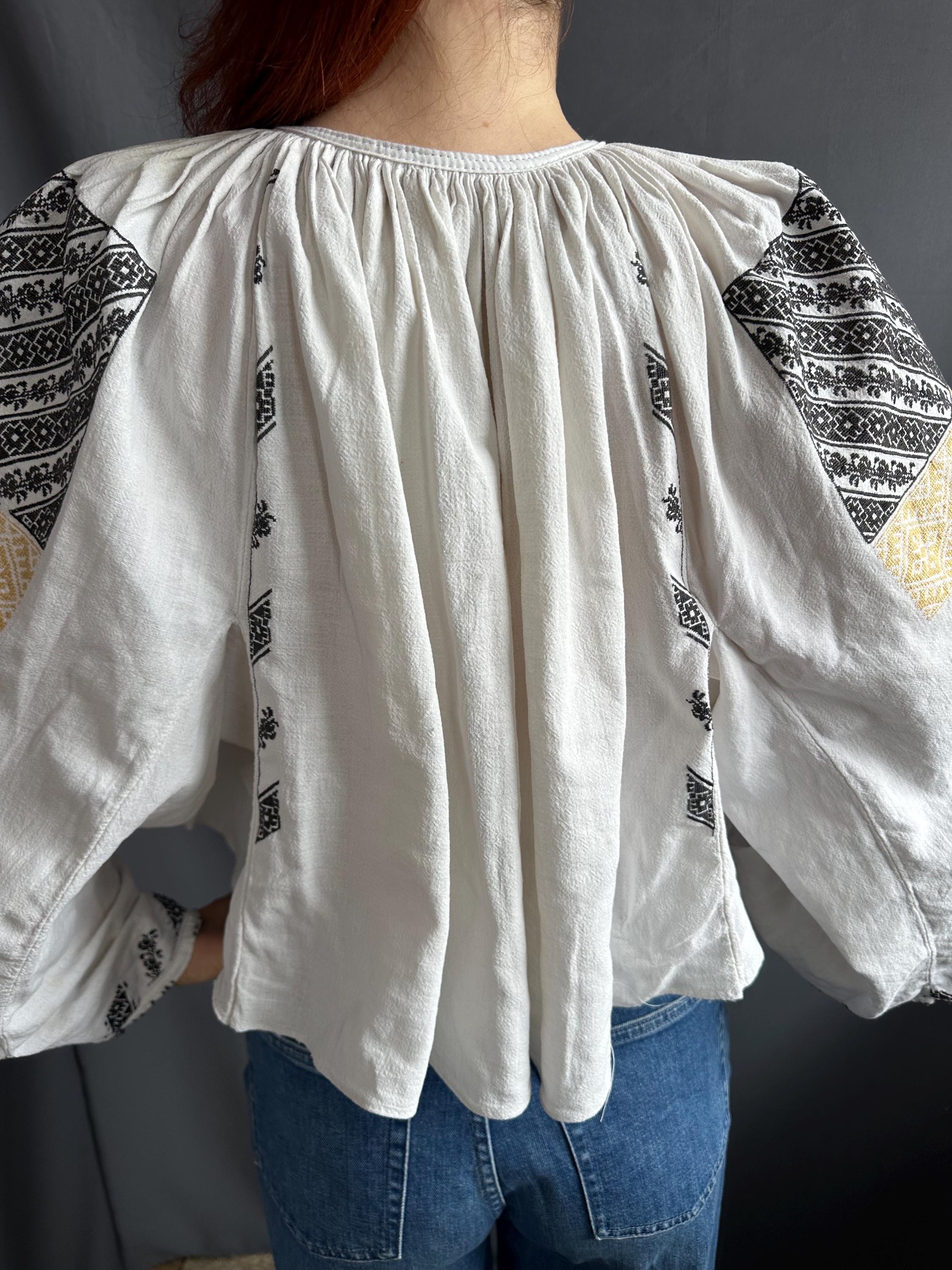 ルーマニア刺繍ハンドメイド民族ブラウスヴィンテージ衣装刺繍Tシャツ