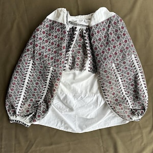 Romanian blouse Embroidered blouse Vintage wholesalers Vintage outfit Antique clothes Vintage blouse Folk clothes Romanian clothes