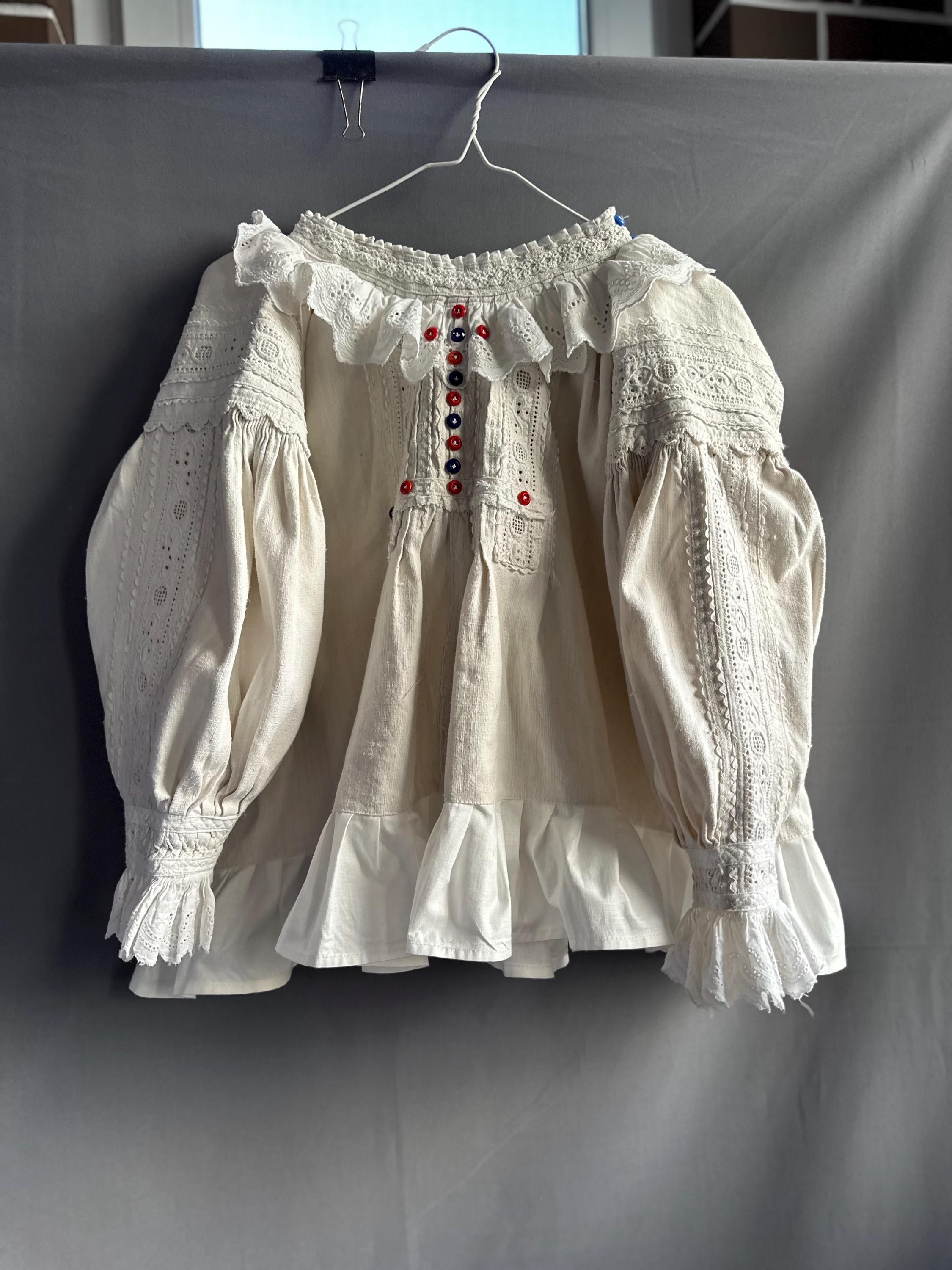 1920年代ルーマニア民族調ブラウス • アンティーク手刺繍リネンシャツ