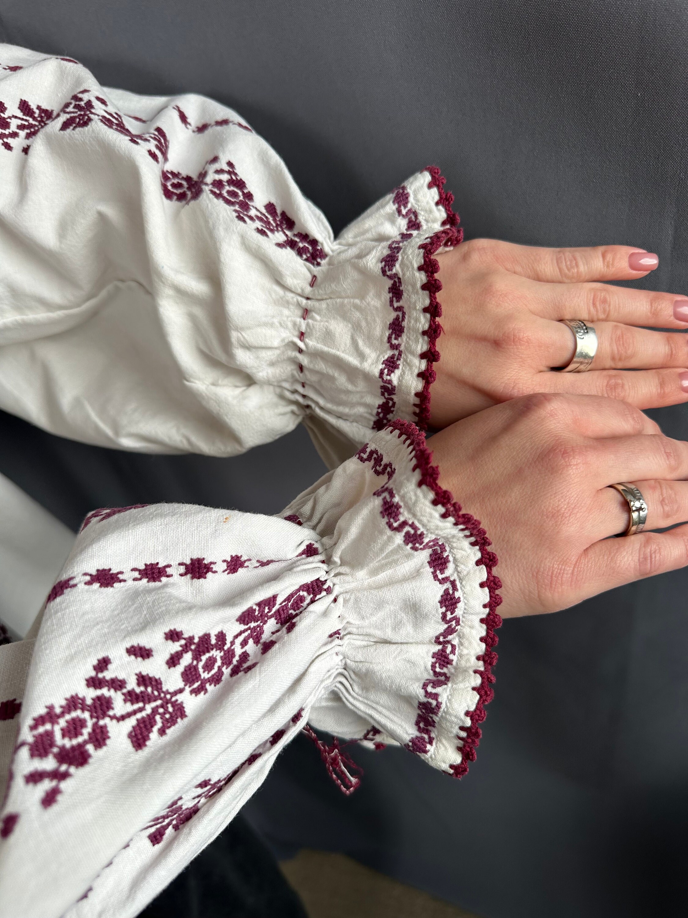 ルーマニアのブラウス 刺繍入りトップス ヴィンテージ衣装