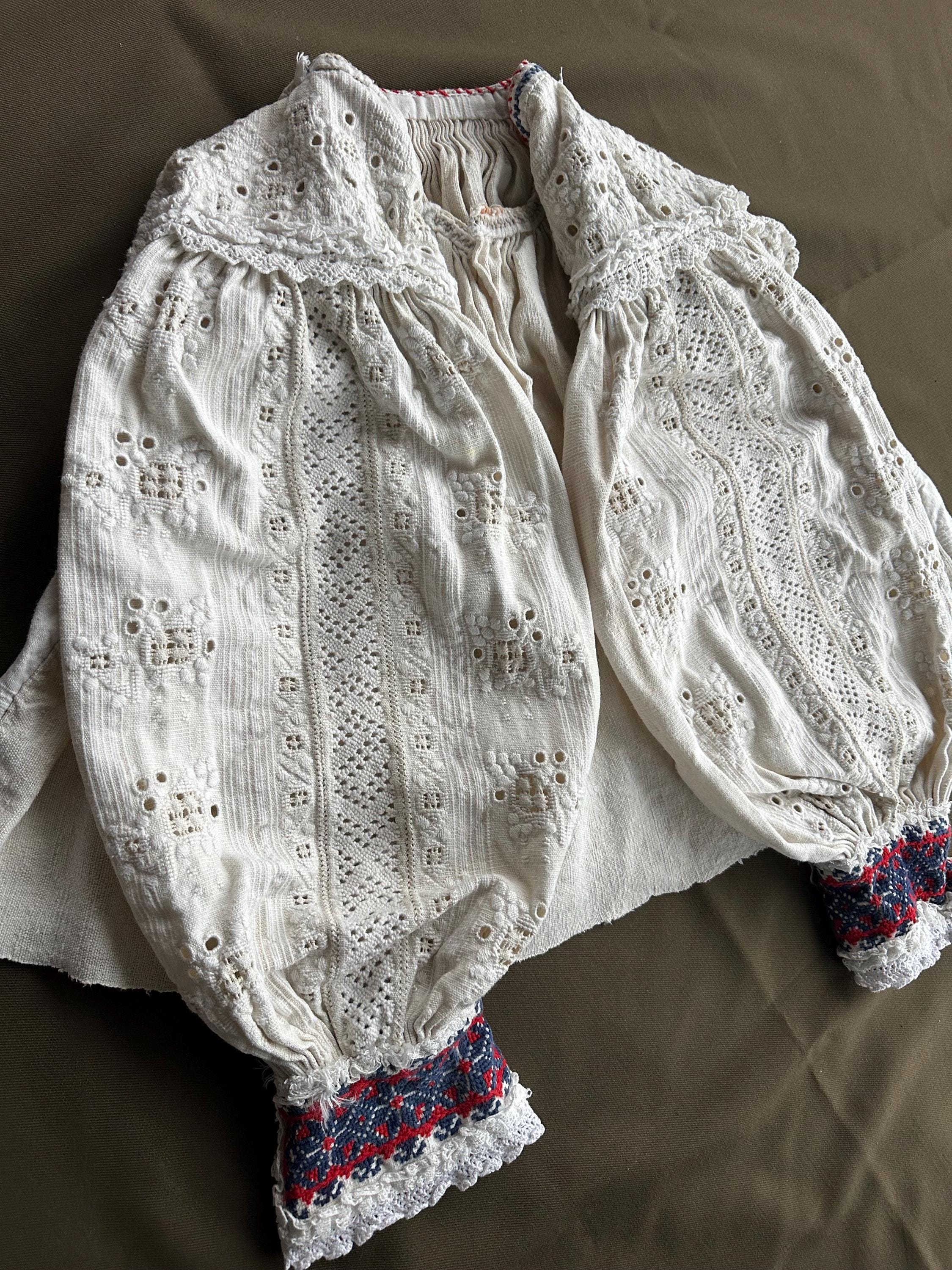 Romanian Blouse Embroidered Top Vintage Outfit Vintage