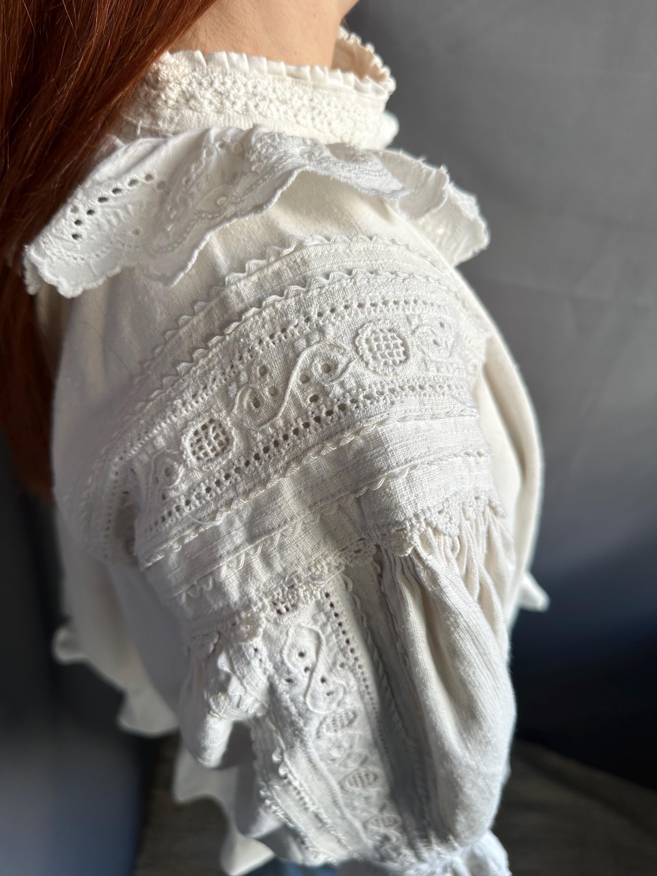 1920年代ルーマニア民族調ブラウス • アンティーク手刺繍リネンシャツ
