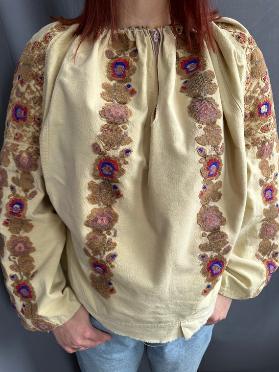 Vintage embroidered Romanian blouse Romanian shir… - image 5