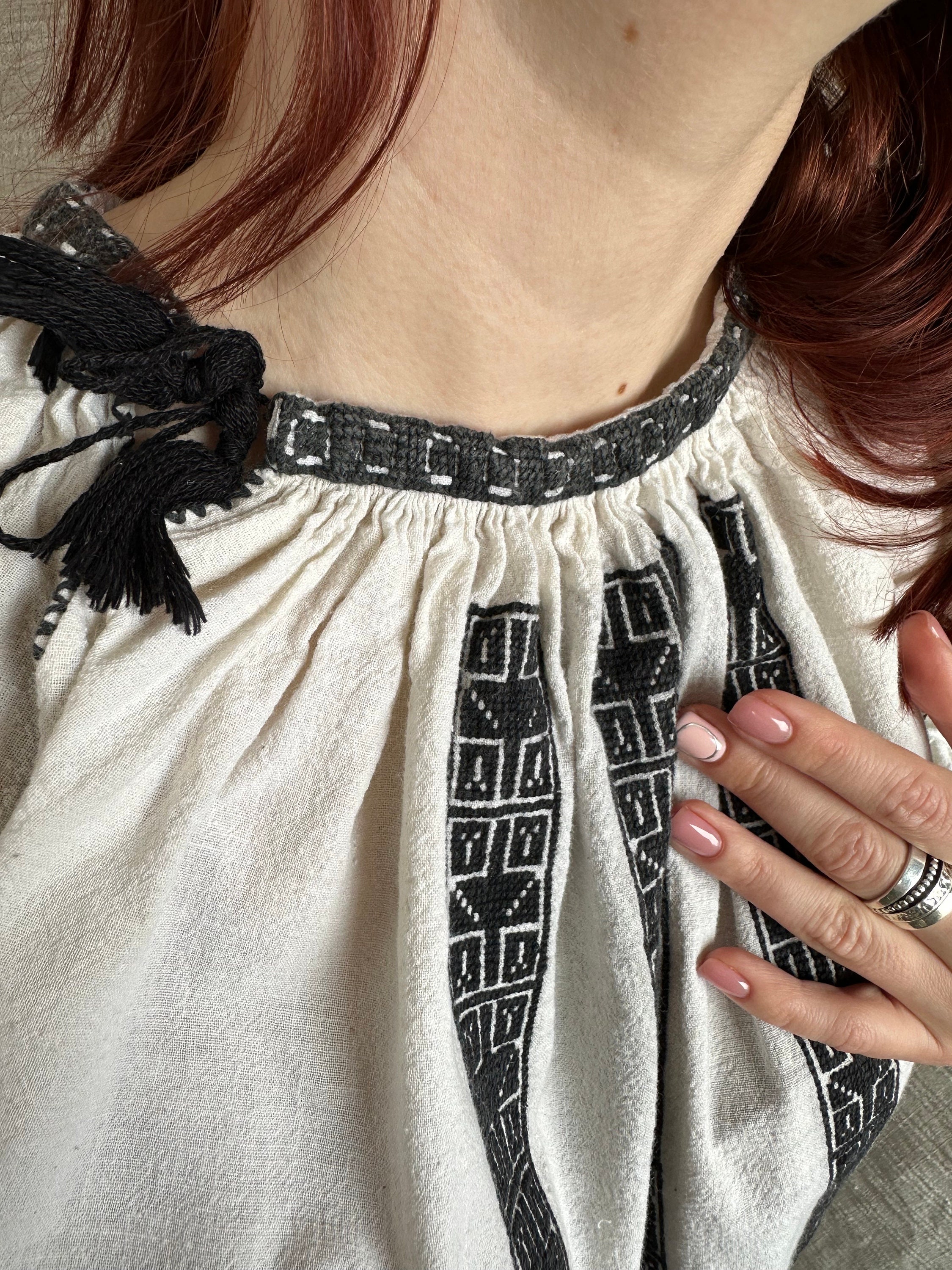 トップス antique Rumania blouse ルーマニアのブラウス刺繍入りトップスヴィンテージ衣装ヴィンテージ