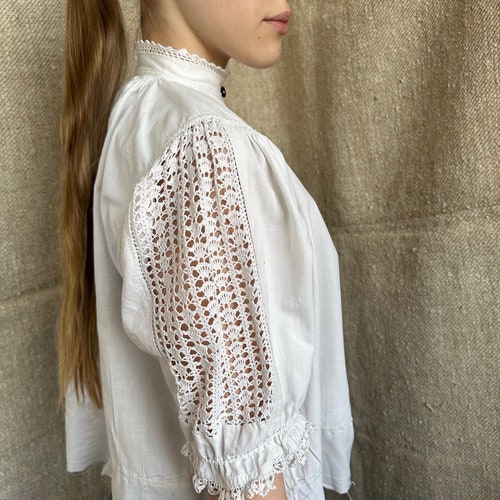 Blouse brodée Blouse roumaine Blouse hongroise Blouse ancienne Chemise manches bouffantes Chemise brodée Blanc brodé