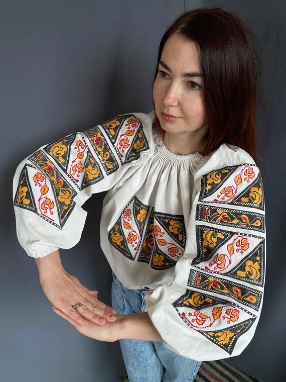 Romanian blouse Embroidered top Vintage outfit Vi… - image 6
