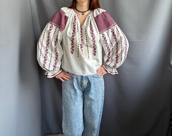 ルーマニアのブラウス 刺繍入りトップス ヴィンテージ衣装