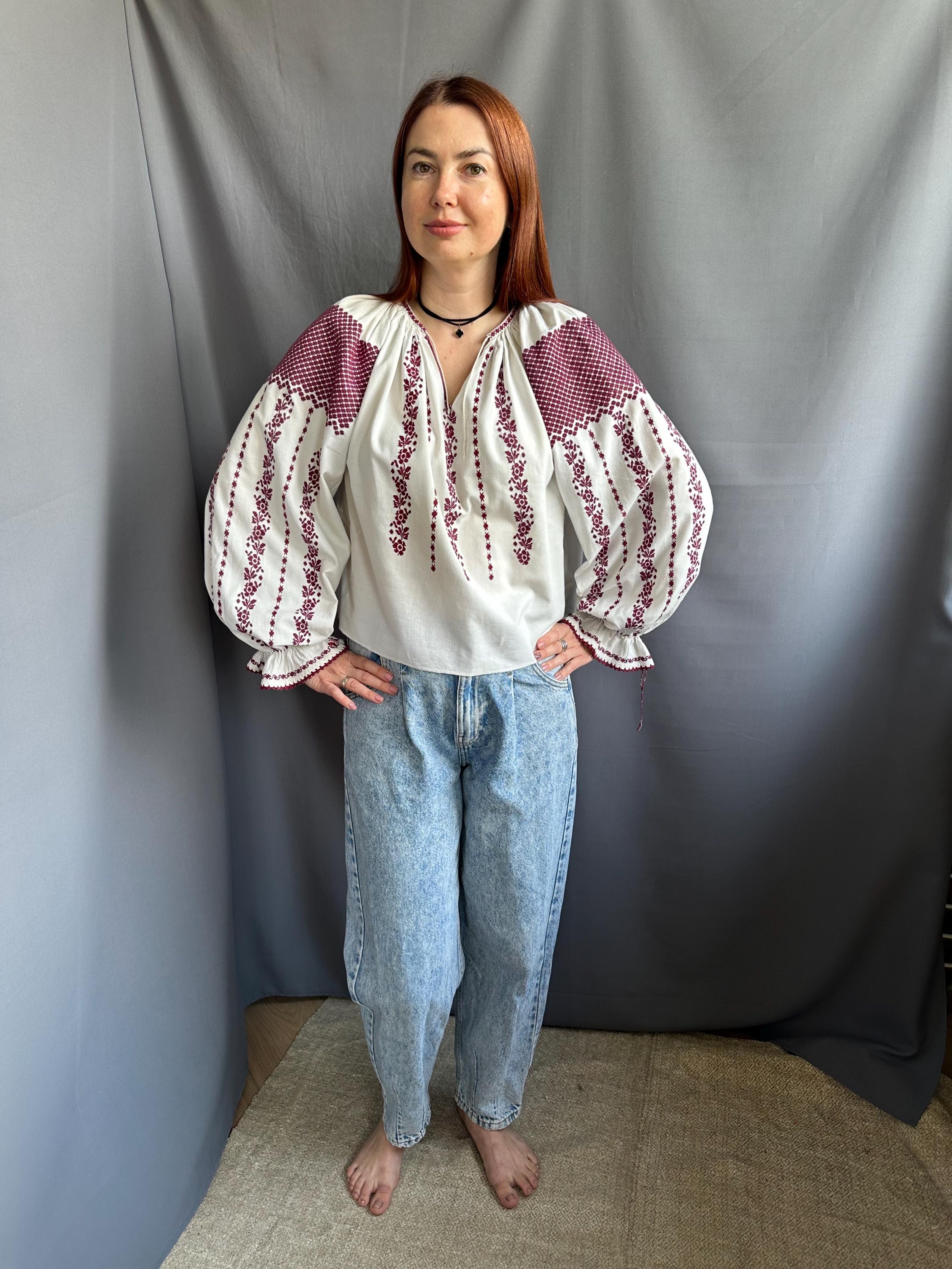 ルーマニアのブラウス 刺繍入りトップス ヴィンテージ衣装