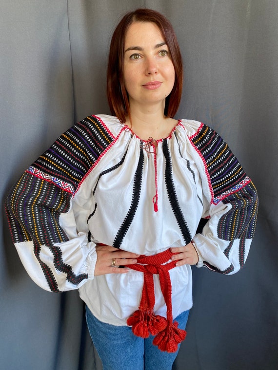 Romanian blouse Embroidered top Vintage outfit Vi… - image 2