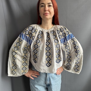 Romanian blouse Embroidered blouse Vintage wholesalers Vintage outfit Antique clothes Vintage blouse Folk clothes Romanian clothes