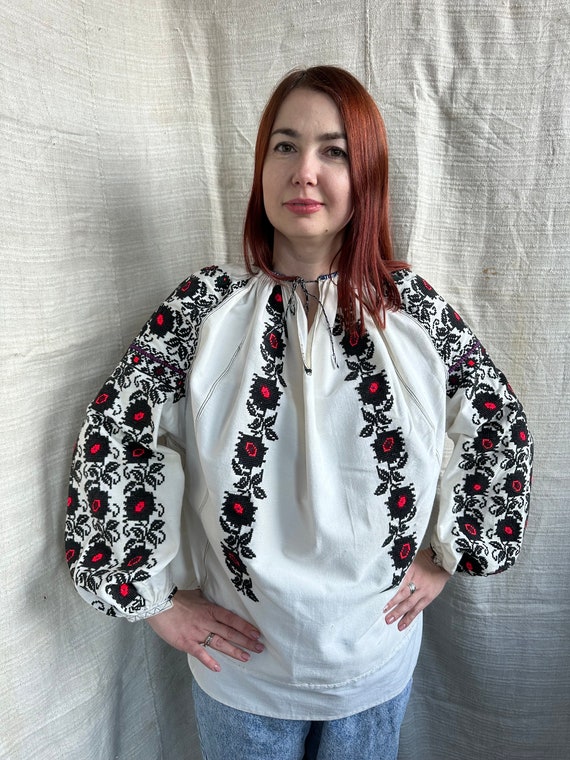 Romanian blouse Embroidered top Vintage outfit An… - image 2