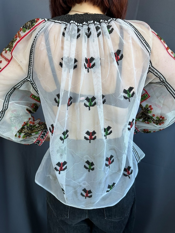 Romanian blouse Embroidered top Vintage outfit Vi… - image 2