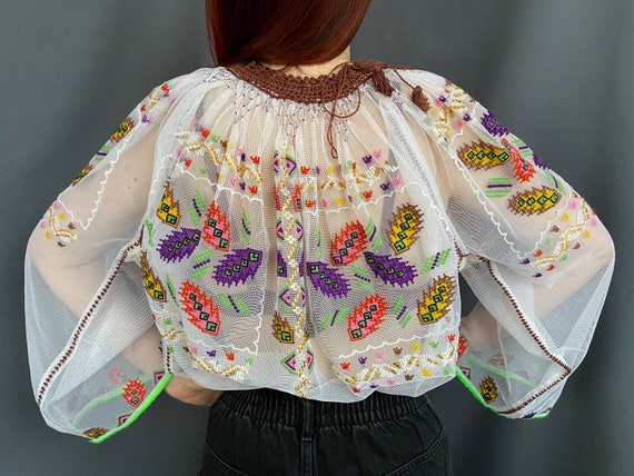 Romanian blouse Embroidered top Vintage outfit Bo… - image 2