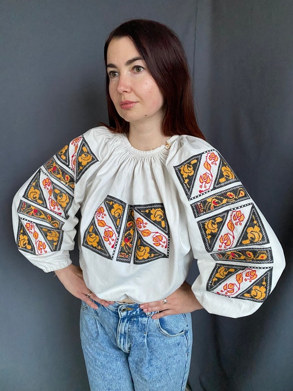 Romanian blouse Embroidered top Vintage outfit Vi… - image 1