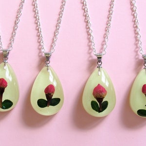 Pressed Flower Necklace, Dried Flower Necklace, Real Flower Pendant, Rose Bud Necklace, Gift for Her, Flower Jewelry, Real Rose Bud Resin
