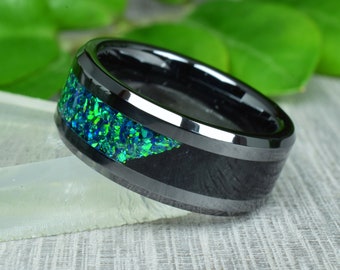 Bague en céramique noire de 8 mm avec obsidienne noire écrasée et opale vert foncé, bague de fiançailles, bague de promesse