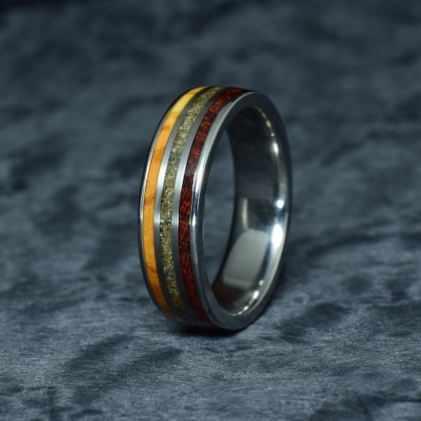 Bague de mariage en titane ou bague en acier inoxydable de qualité médicale avec incrustation de bois naturel et de sable de plage - Bague personnalisée