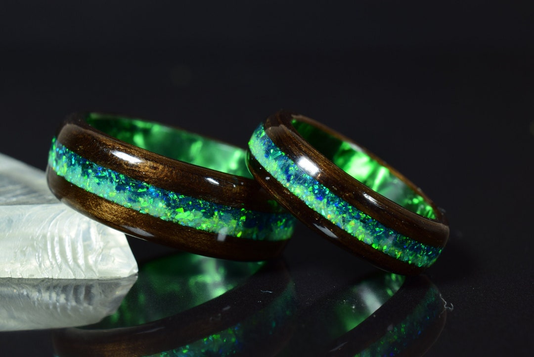 Fumed Eucalyptus With Crushed Light Green and Dark Green Opal on Green ...