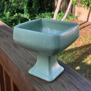 Jardinière McCoy, vase McCoy moderne du milieu du siècle, jardinière florale, vase McCoy art déco, jardinière sur piédestal McCoy, jardinière verte McCoy des années 60