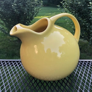 Jarra amarilla Pfaltzgraff, jarra esférica moderna de mediados de siglo, jarra esférica Pfaltzgraff, jarra vintage Pfaltzgraff, jarra esférica amarilla excepcional