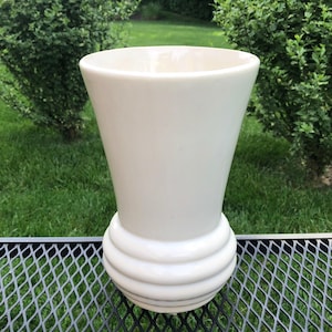 McCoy Art Deco Style Vase, Mid Century Modern McCoy Vase, McCoy Beehive Vase, Vintage McCoy Pottery Vase, White McCoy Vase, Large McCoy Vase