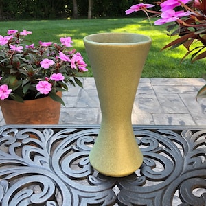 McCoy Vase, McCoy Mid Century Modern Vase, Floraline Vase, Rare McCoy Vase, Hourglass Shape Vase, McCoy Green Speckled Vase, 1960 McCoy Vase