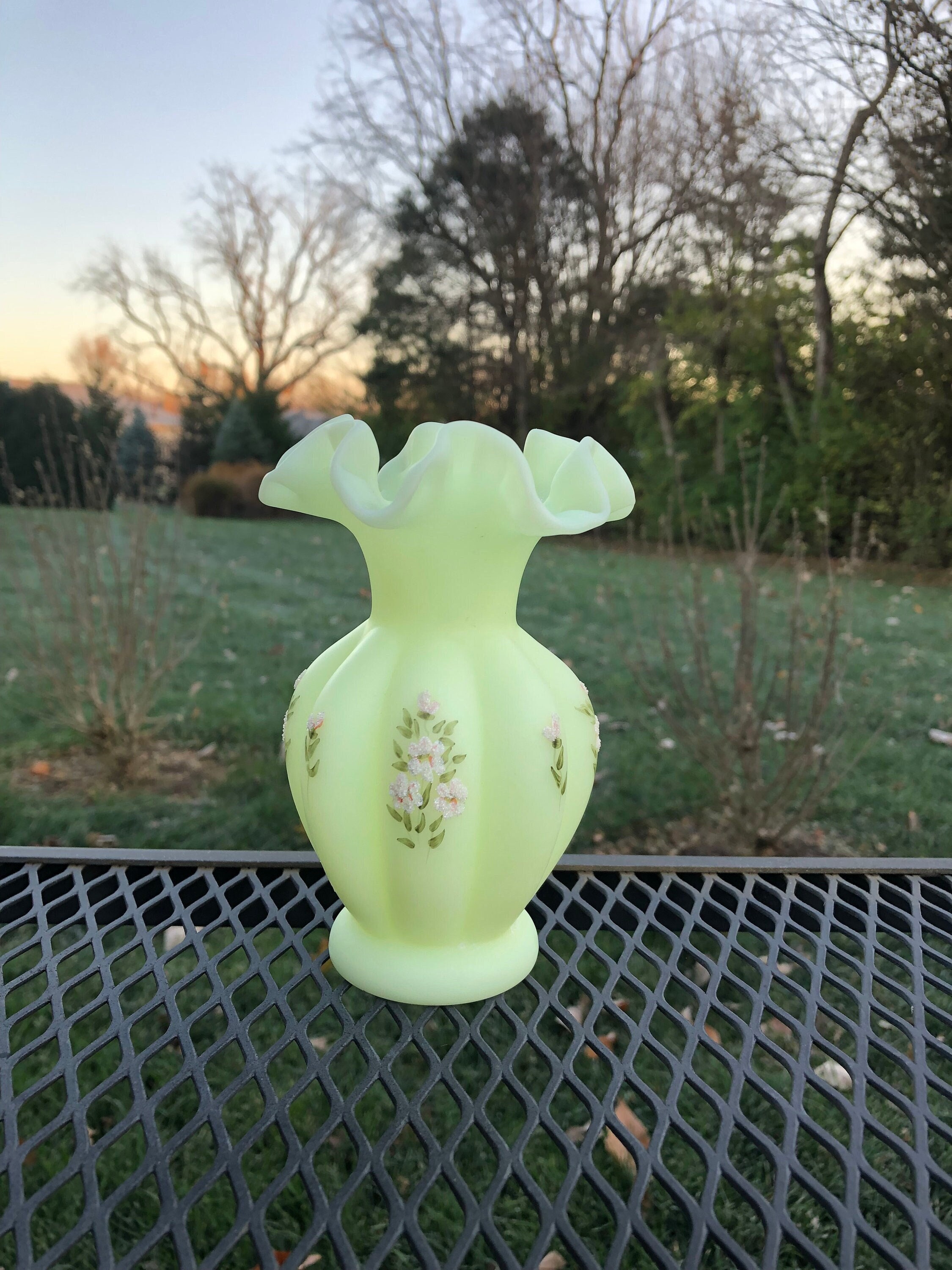 Fenton フェントン　ハンドペイント　花瓶 Fenton フェントン シルバークレストのフリルが可愛い 大きな