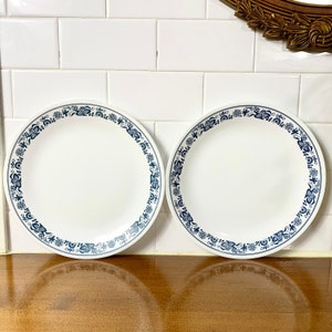 2 Corelle Old Town Blue Dinner Plates Salad Plates Set Of 2 Blue Onion Blue And White