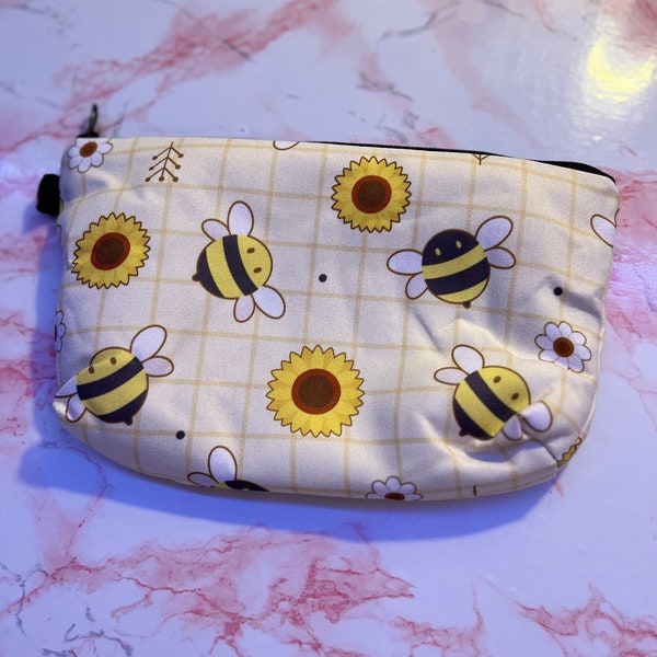 Bee with Flowers Cosmetic Bag | Zipper Pouch | Cute Make-up Bag | Accessories Organizer | Travel bag | Waterproof Toiletry Bag