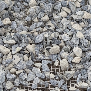 Slate Gray Flake Decomposed Granite, Natural Crushed Rock Fines Ground Cover for Landscaping, Pathways, Gardening, Patios, and Home, 40lbs