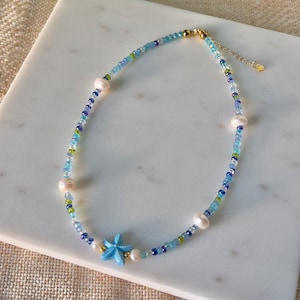 Colar de pérolas de água doce Under The Sea, colar de verão com contas de estrela do mar, joias de praia, joias de miçangas, colar colorido azul esverdeado