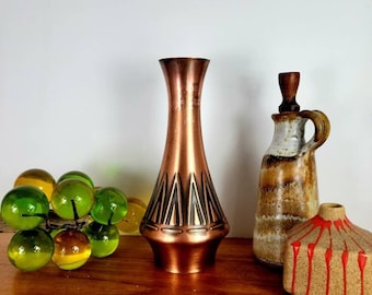 Mid Century Copper Vase with Black Highlighted Geometrical Trangular Design, Retro Kupfer Vasen. Quintessential Atomic Shape. Vintage