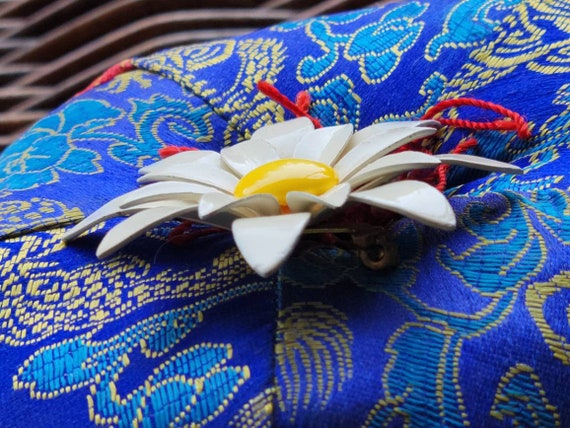 Daisy Flower Brooch Vintage Metal. 16 Petals. Ena… - image 8