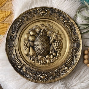 Vintage 14&quot; Decorative Embossed Pineapple Fruit Raised Brass Hanging Plate Wall Plaque