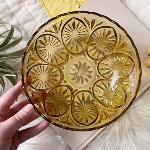 Vintage Anchor Hocking Star and Cameo Medallion Yellow Amber Glass Serving Bowl
