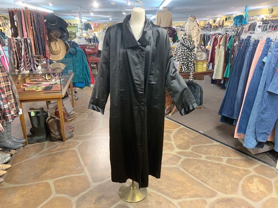 Antique Edwardian 1920s black silk formal coat | V