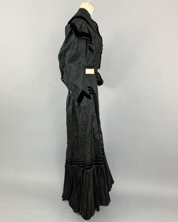 Antique Victorian 1800s black silk taffeta mourni… - image 4