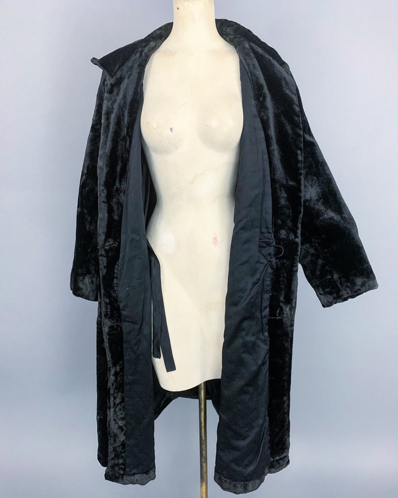 Antique Edwardian 20s plush coat Antique 1910s 1920s RARE black plush one button coat image 9