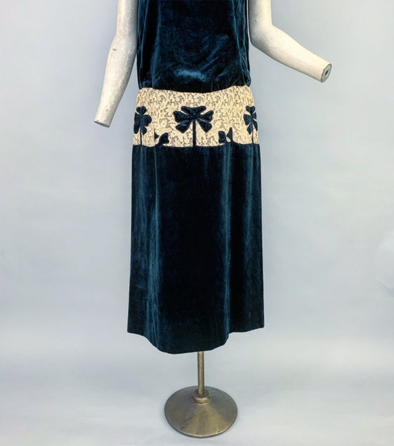 1920s sapphire velvet & lace dress | Vintage 20s … - image 4