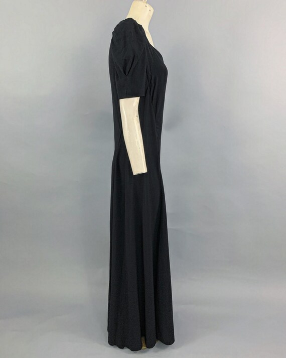 Vintage 30s black gown with structured shoulders … - image 6