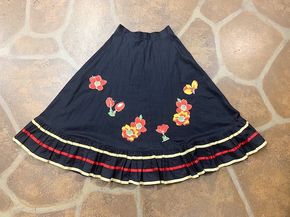 Vintage 40s 50s floral applique Mexican circle ski