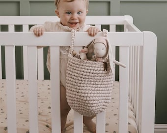 Knitted crib pocket organizer Crochet crib pocket Set 2 hanging storage baskets Toy storage bag Toy storage crib pocket Hanging basket beige