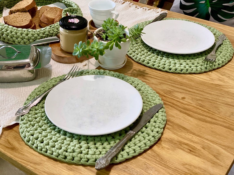 Green Round Placemat as Christmas Gift or Thanksgiving Decor Etsy