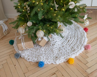 Christmas tree skirt with multicolored pompons, knit tree skirt, modern Christmas tree, kids Christmas decor