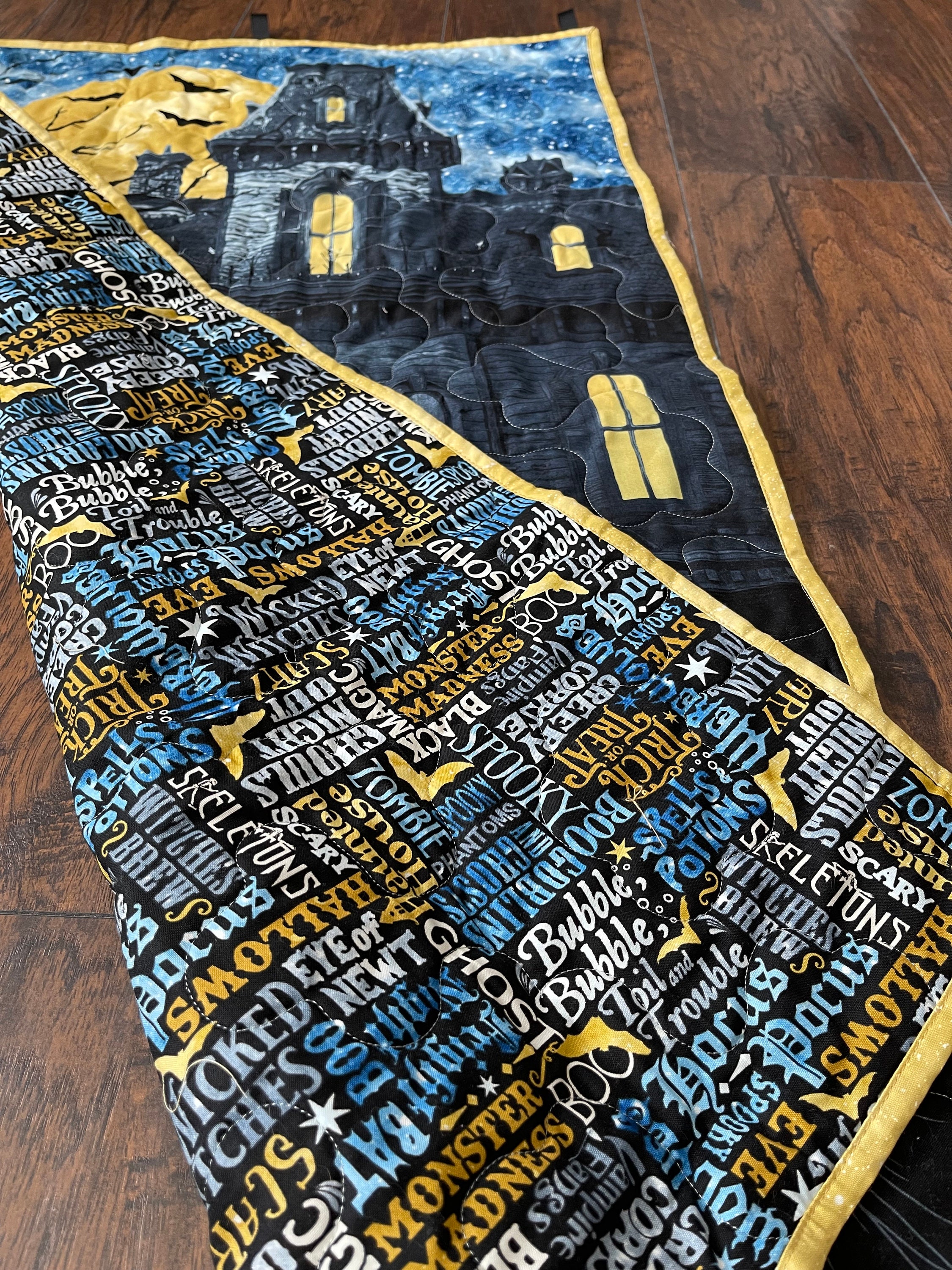 Haunted House Mansion Cat Quilted Wall Hanging Decoration - Etsy