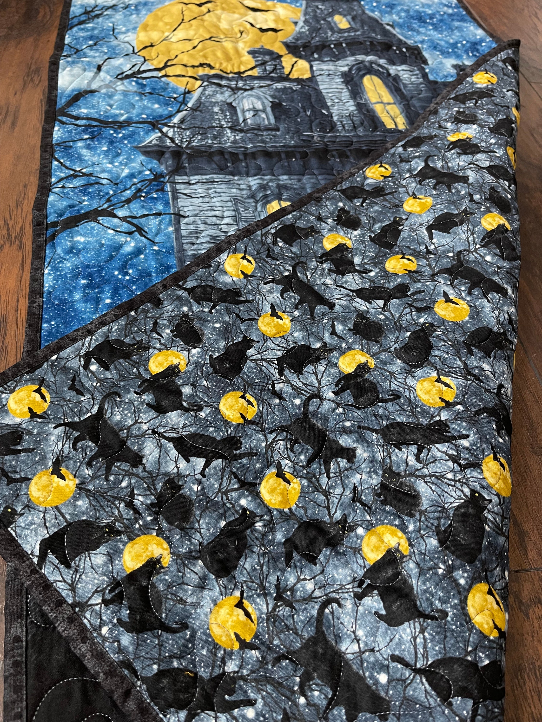 Haunted House Mansion Cat Quilted Wall Hanging Decoration - Etsy