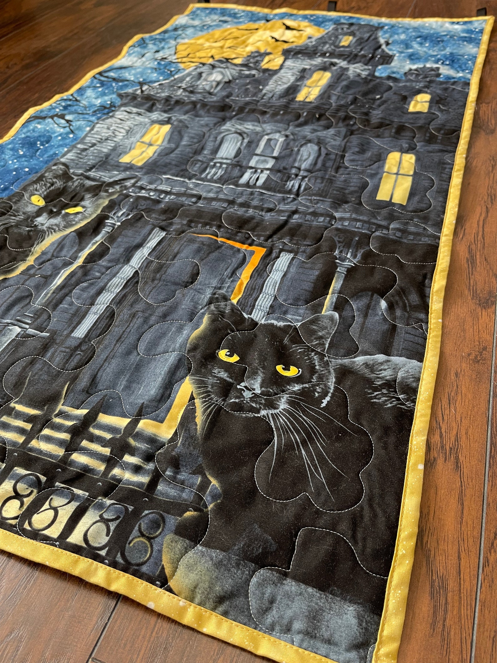 Haunted House Mansion Cat Quilted Wall Hanging Decoration - Etsy